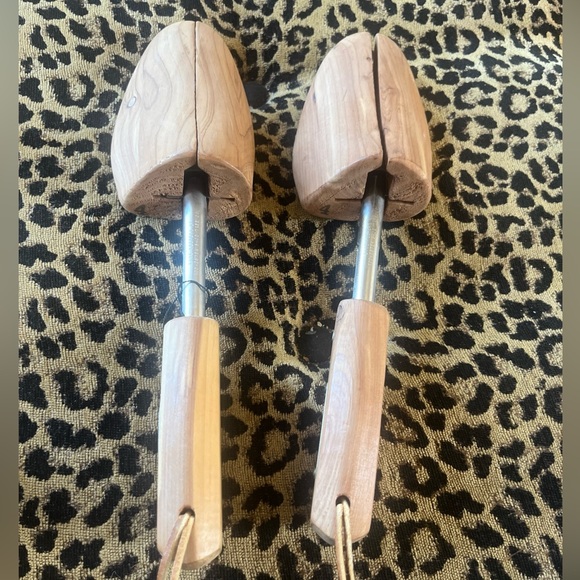 Eddie Bauer Shoe Stretcher Wooden  2 Pieces Adjustable Length & Width - Picture 1 of 3